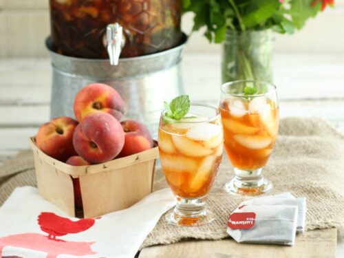 Fresh brewed peach sweet tea in glasses with fresh mint