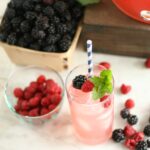 Make this delicious and simple homemade Blackberry Raspberry Lemonade using a few ingredients. #lemonade #recipes