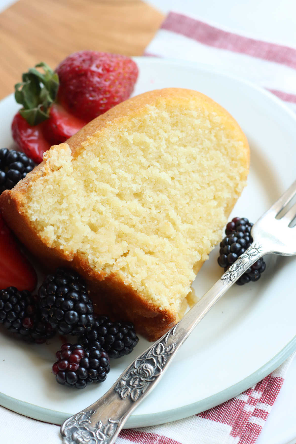 Old Fashioned Pound Cake | A Farmgirl's Kitchen